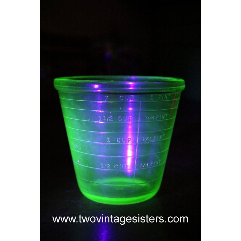 L.E Smith Uranium Vaseline Glass Measuring Cup